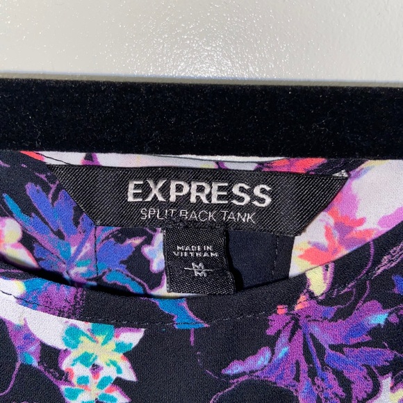 Express tank top with split open back - Picture 3 of 3